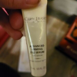 Crepe erase eye syrum
